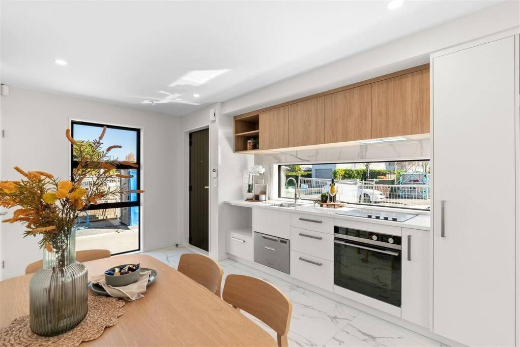 כרייסטצ'רץ' 2-Bedroom Ensuite, Close To City, Comfortable, Accessible With Own Parking מראה חיצוני תמונה