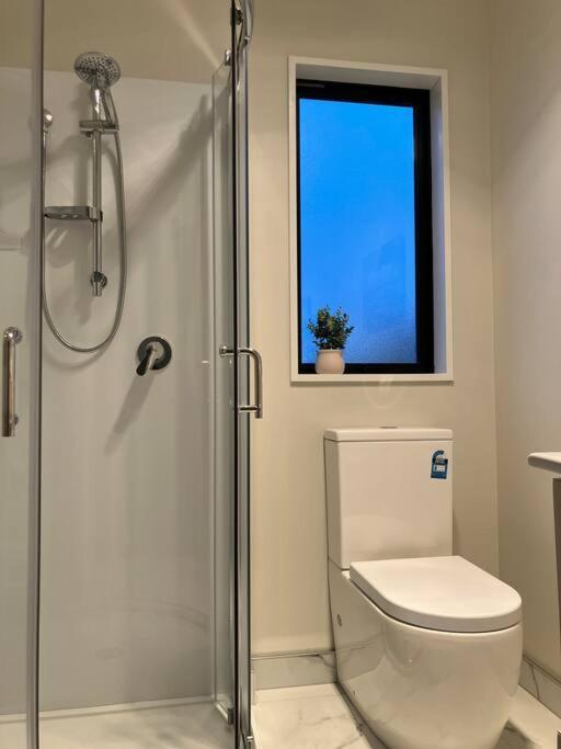 כרייסטצ'רץ' 2-Bedroom Ensuite, Close To City, Comfortable, Accessible With Own Parking מראה חיצוני תמונה